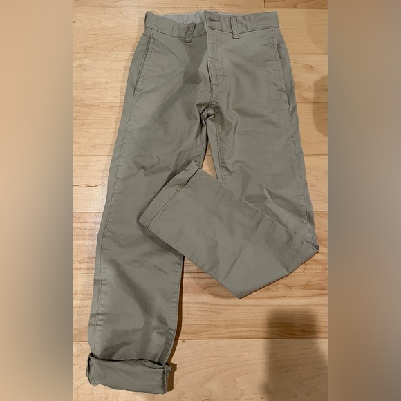 Gap khaki pants. Excellent condition, only worn once. - Picture 1 of 4